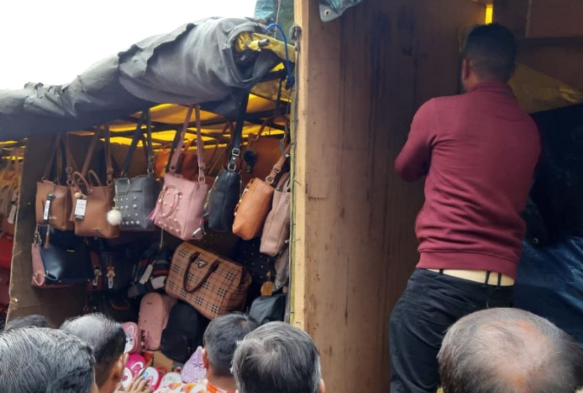 MC Shimla removed illegal Shops from rambazar area.