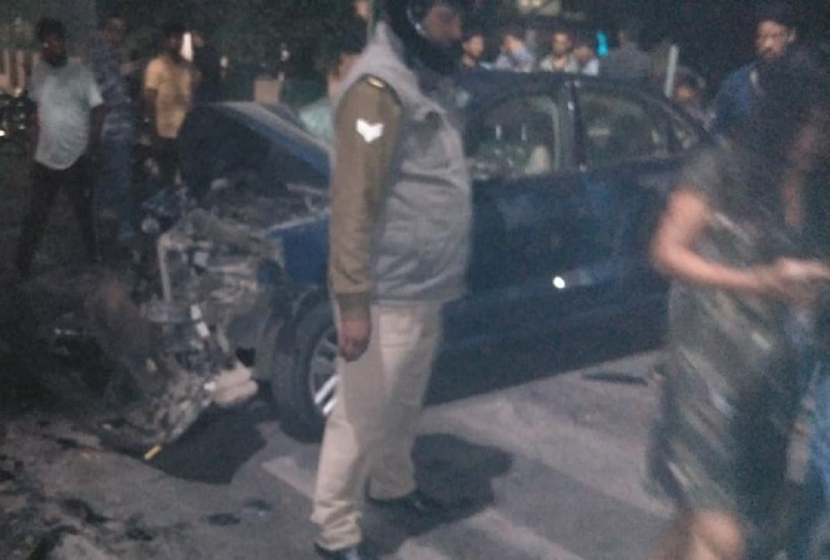 CAR road accident in lucknow