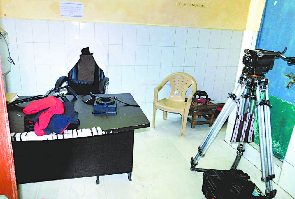 patients are suffering and doctors were busy enjoying the shooting in ayodhya