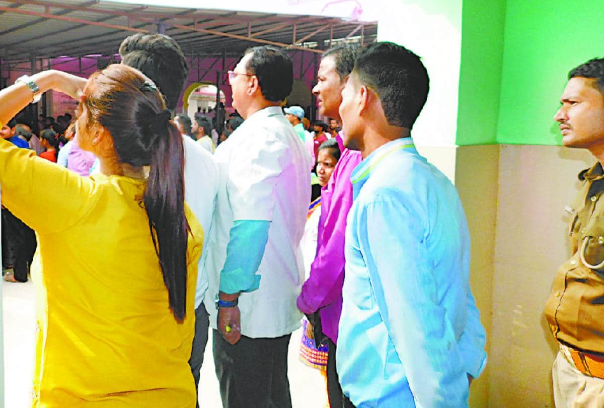patients are suffering and doctors were busy enjoying the shooting in ayodhya
