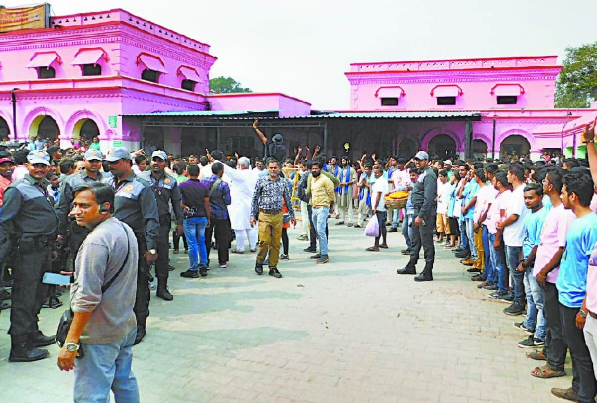 patients are suffering and doctors were busy enjoying the shooting in ayodhya