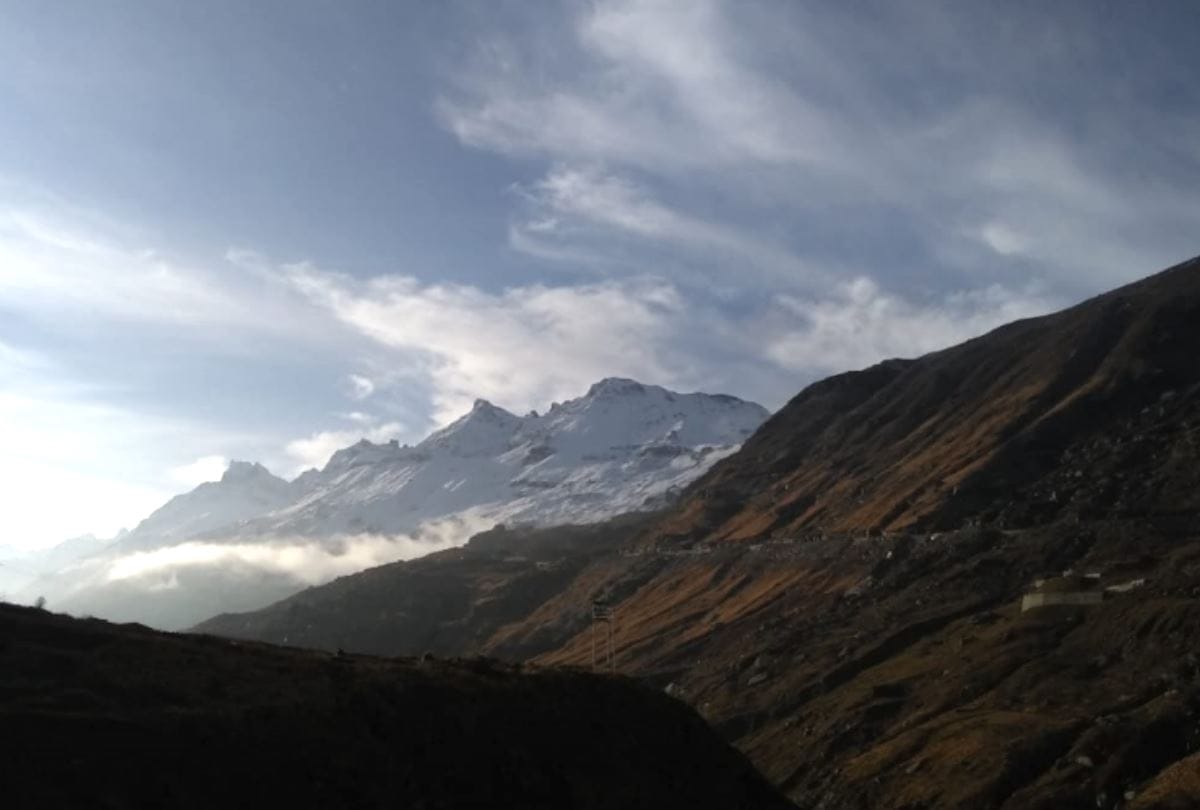 Snowfall at Rohtang, live photos.
