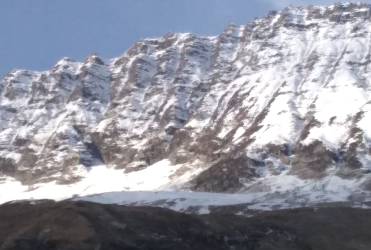 Snowfall at Rohtang, live photos.