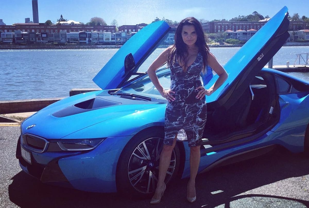 Australian reality TV star Suzi Taylor invited man from Tinder assaults him and demands money