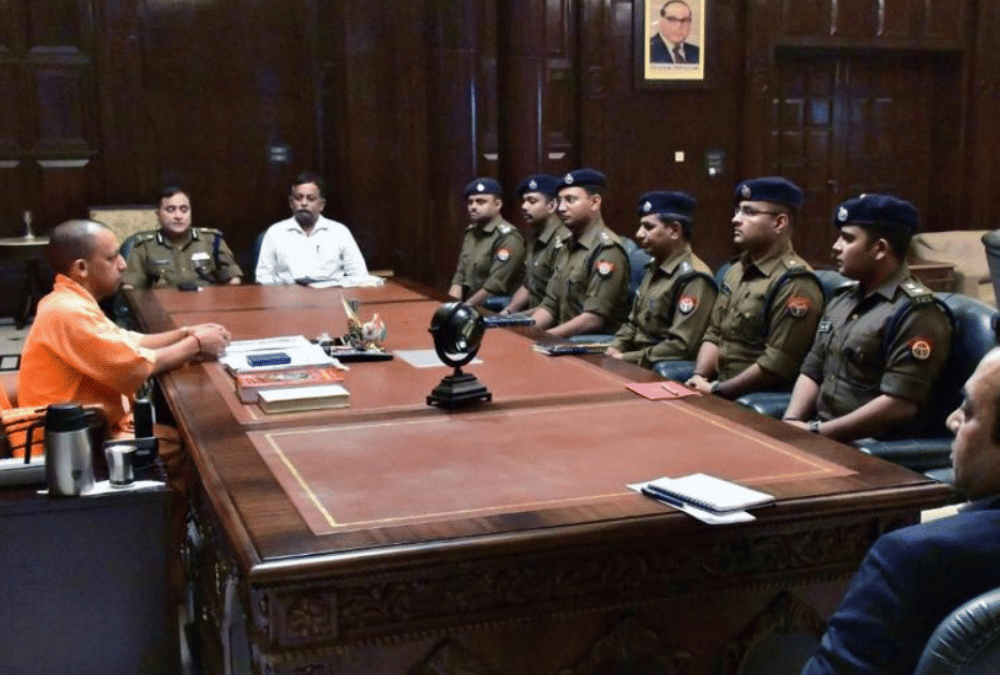 Yogi Adityanath addresses officers who got the charge first time.