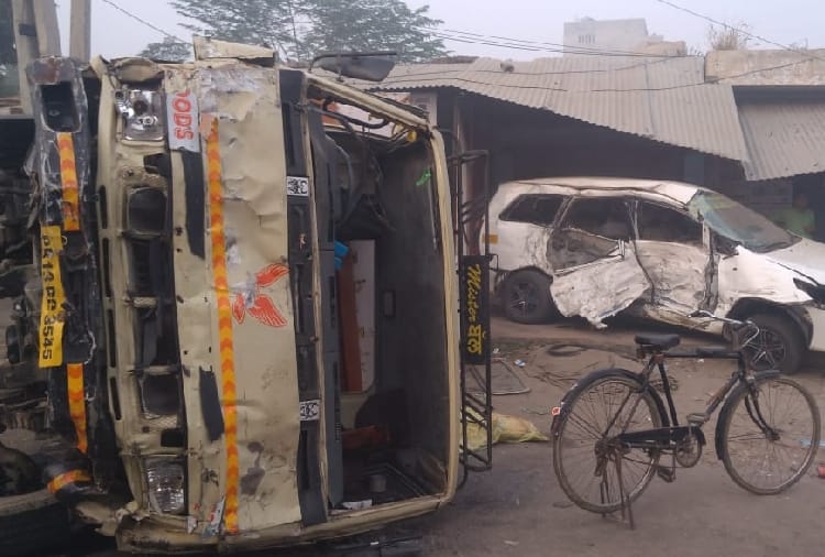 Four people died and 8 injured in road accident in Barnala