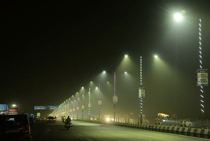 City's stifling air crosses the red mark
