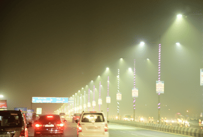 City's stifling air crosses the red mark