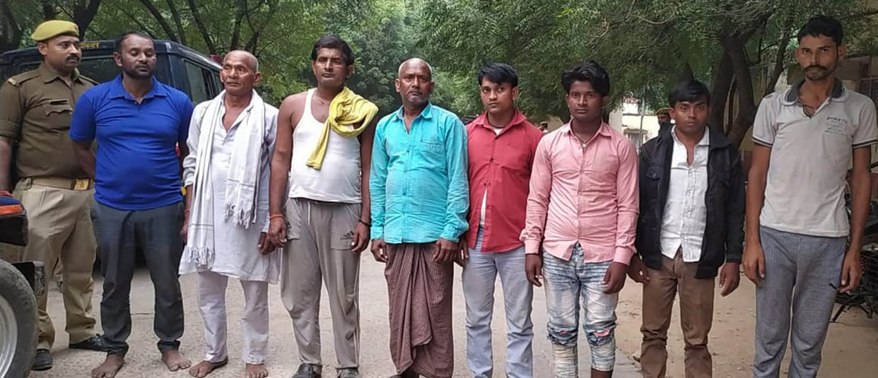 Attacked by police and rescued the accused