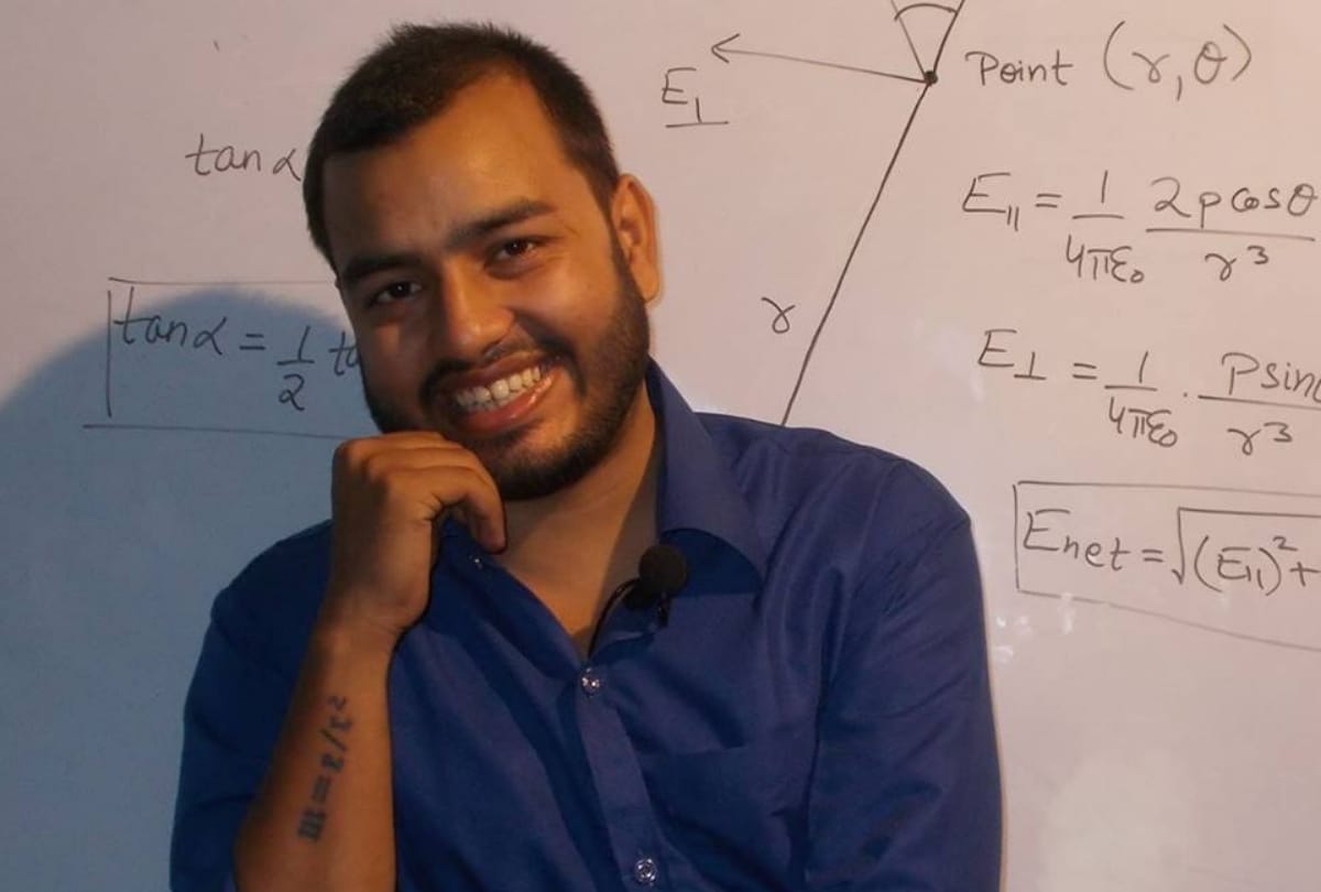 alakh pandey is famous not only in India but also in Pakistan, gives free coaching