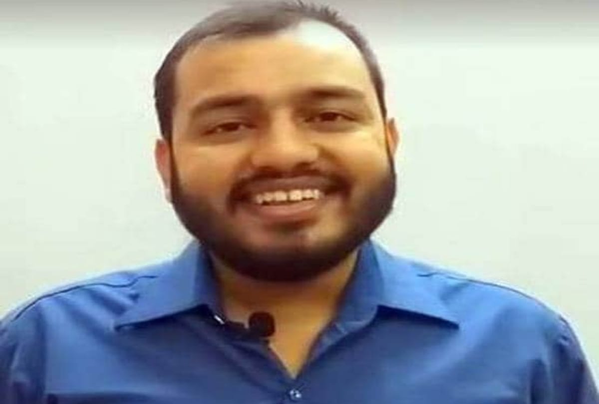 alakh pandey is famous not only in India but also in Pakistan, gives free coaching