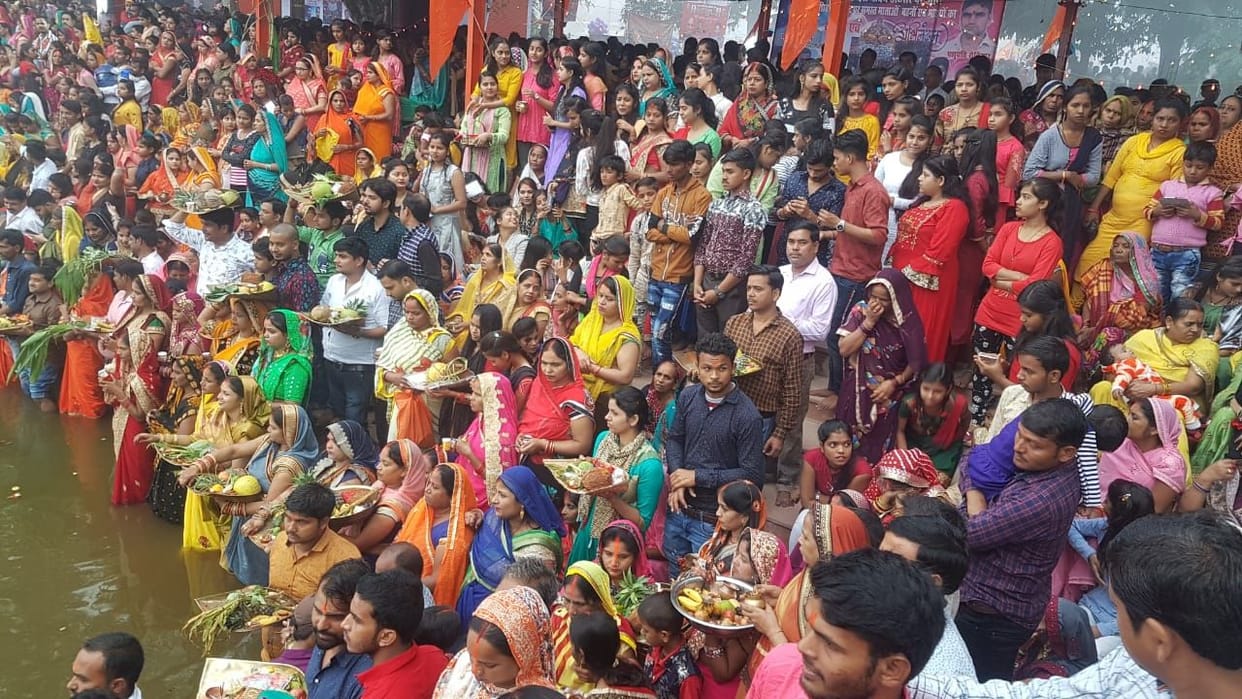 Many people comes in chhat ghat