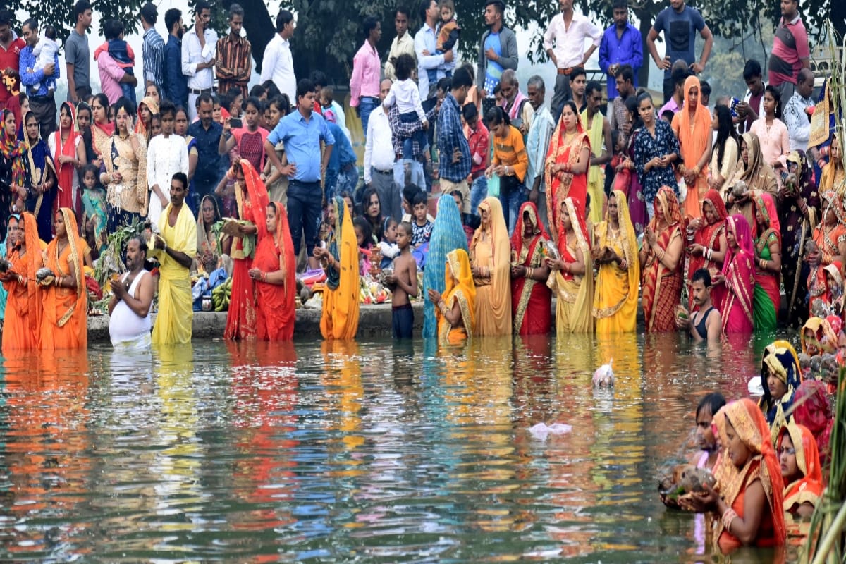 Doctors advice to Avoid mass bathing in Chhath 2020 festival