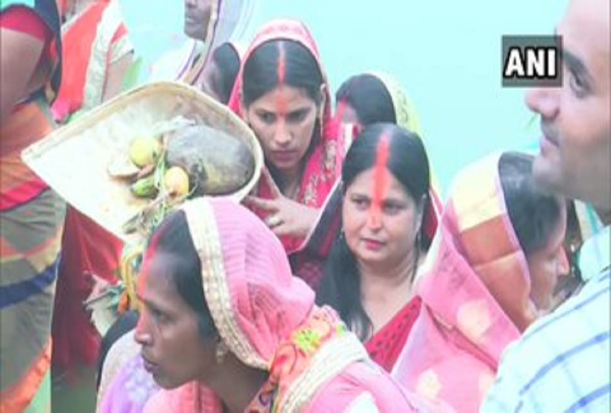 Chhath Puja Mahaparava ends devotees with arghya in the morning people returned home from ghats