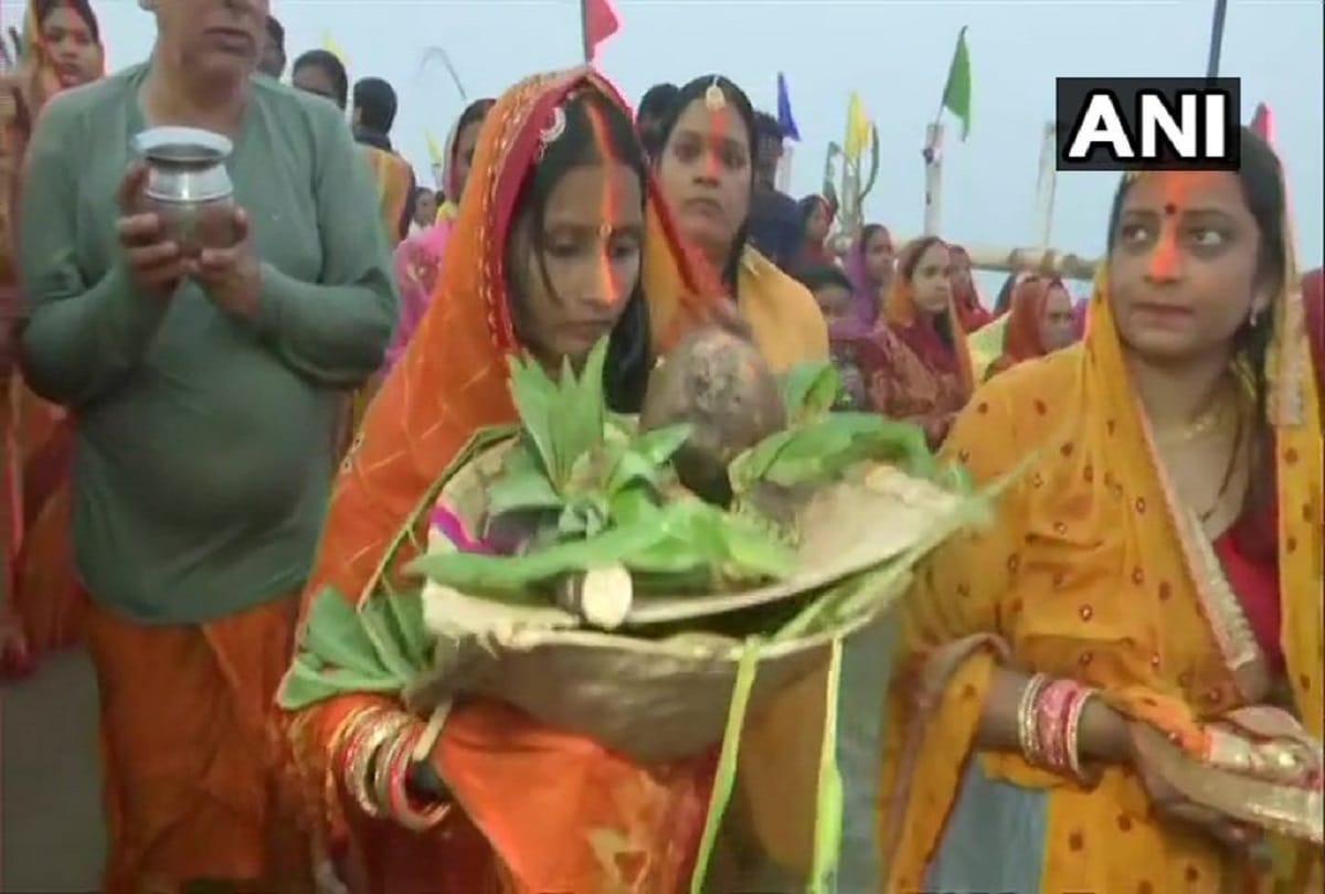 Chhath Puja Mahaparava ends devotees with arghya in the morning people returned home from ghats