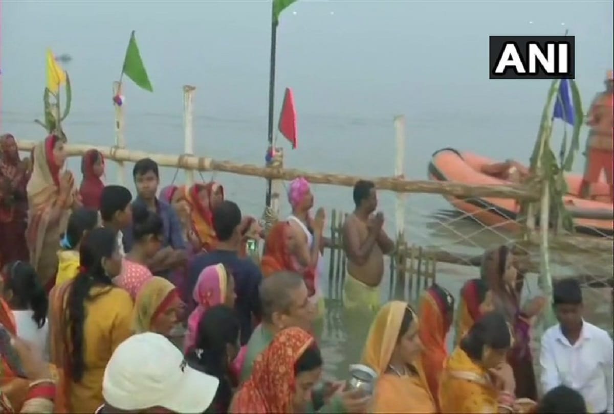 Chhath Puja Mahaparava ends devotees with arghya in the morning people returned home from ghats
