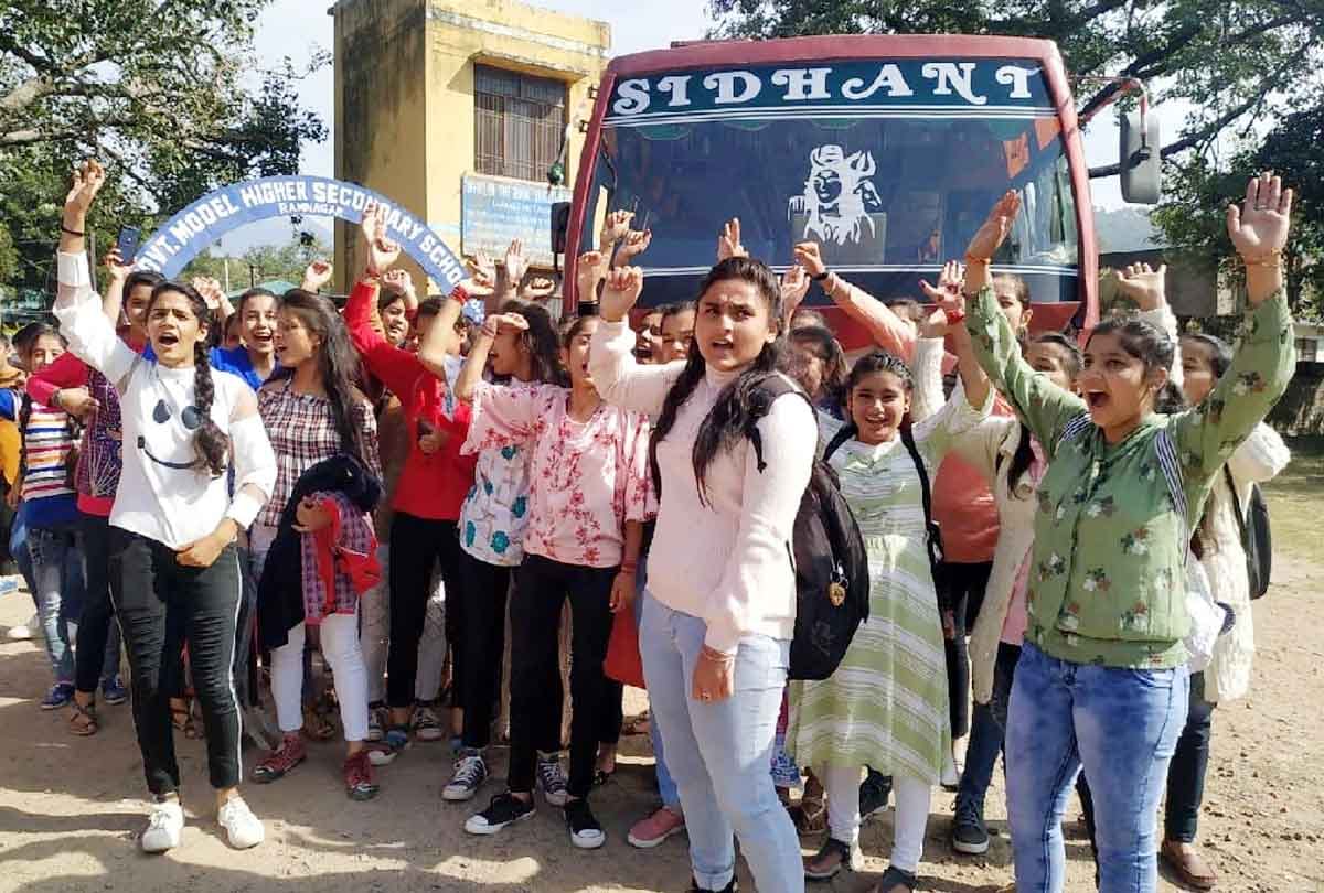 girls got angry at Principal When picnic was canceled