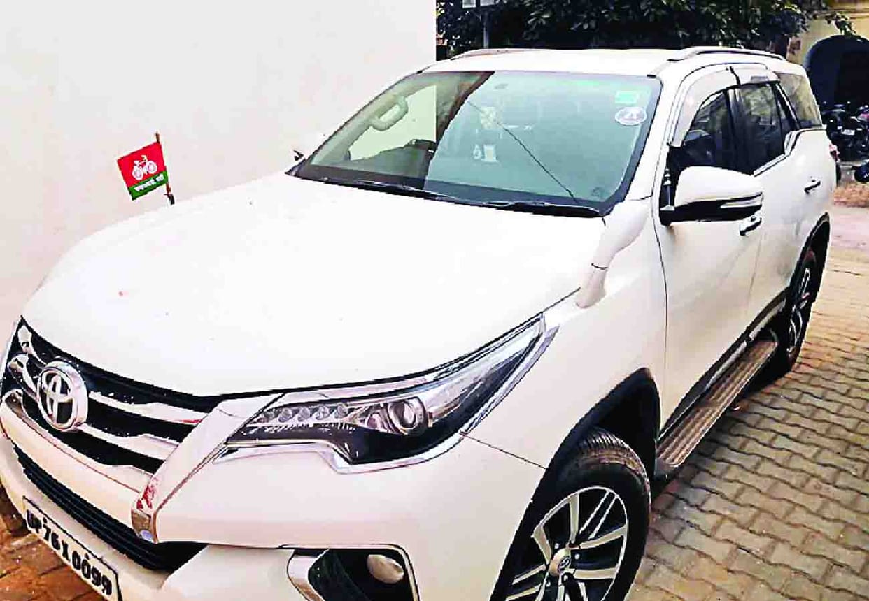 Firing on SP leader car in farrukhabad