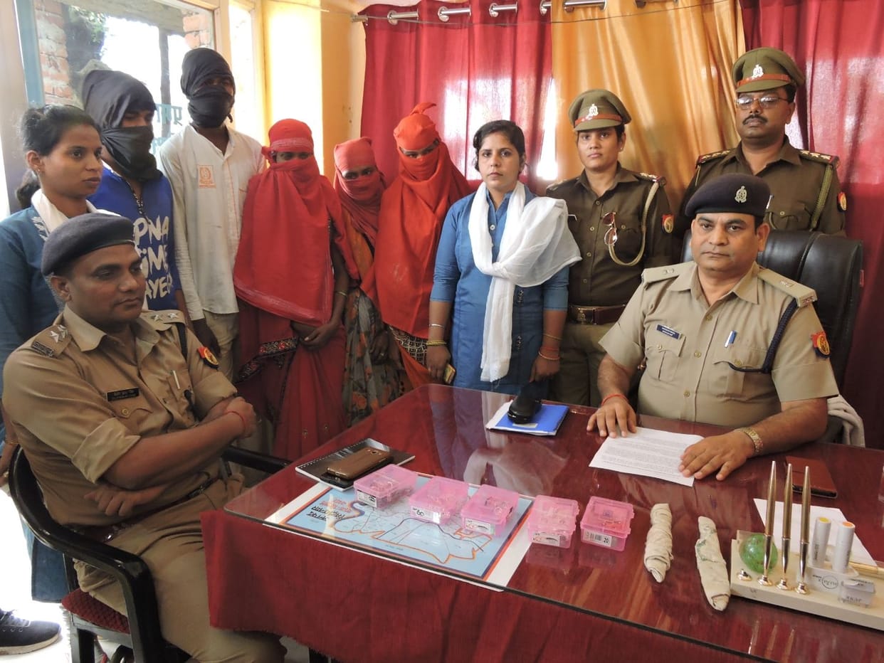 People arrested five thieves