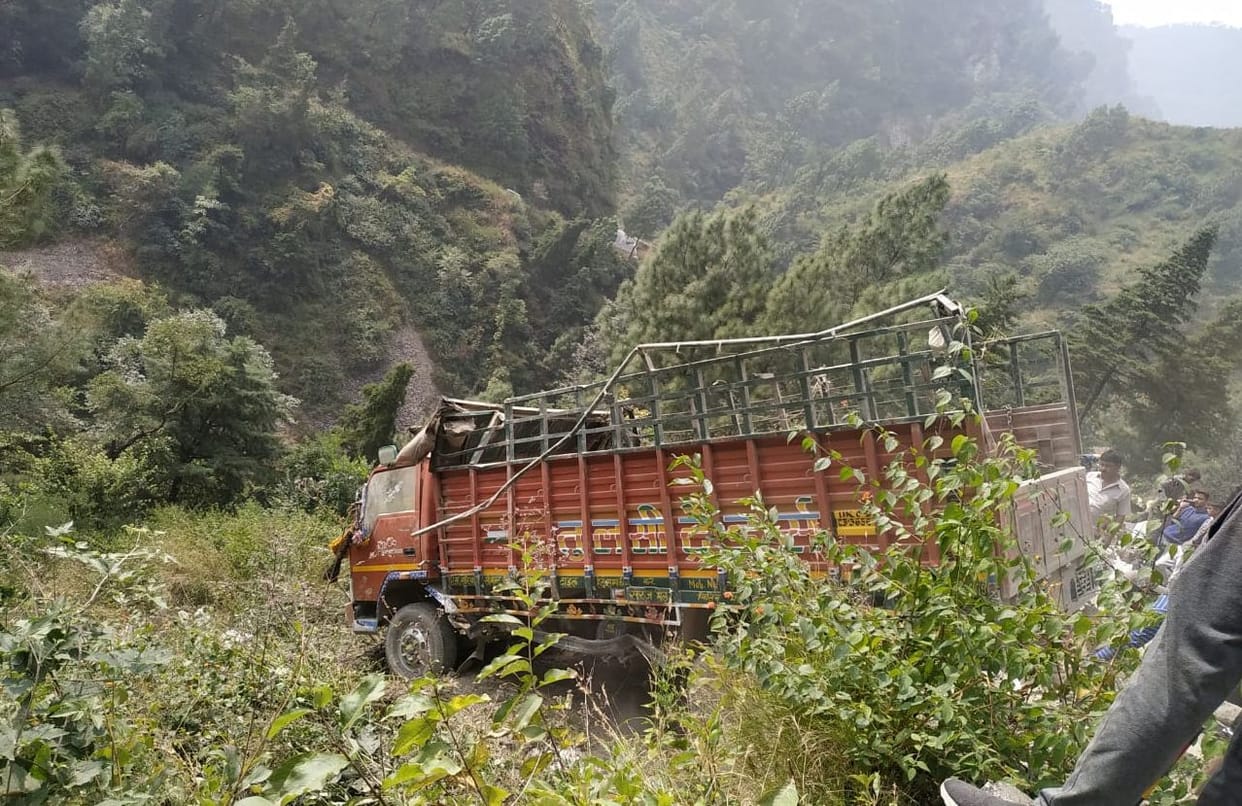 Canter fell into a deep ditch, the driver jumped and saved his life