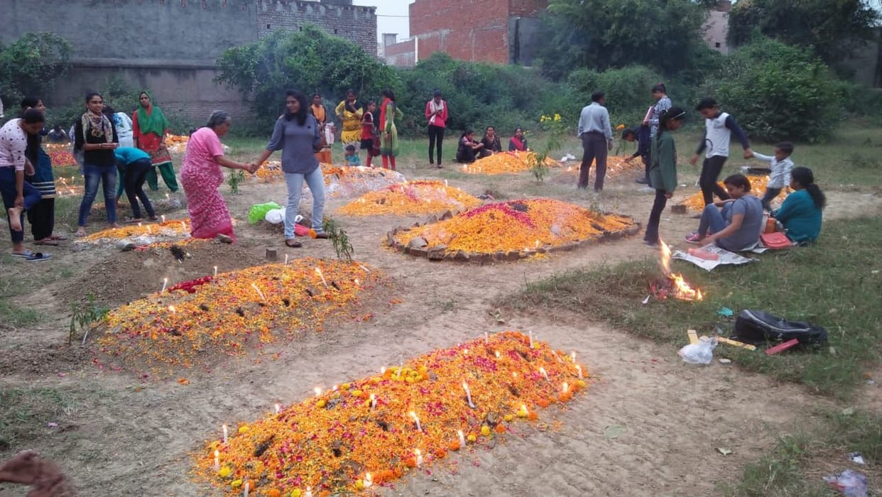 worship for peace of soul for forfathers in graveyard