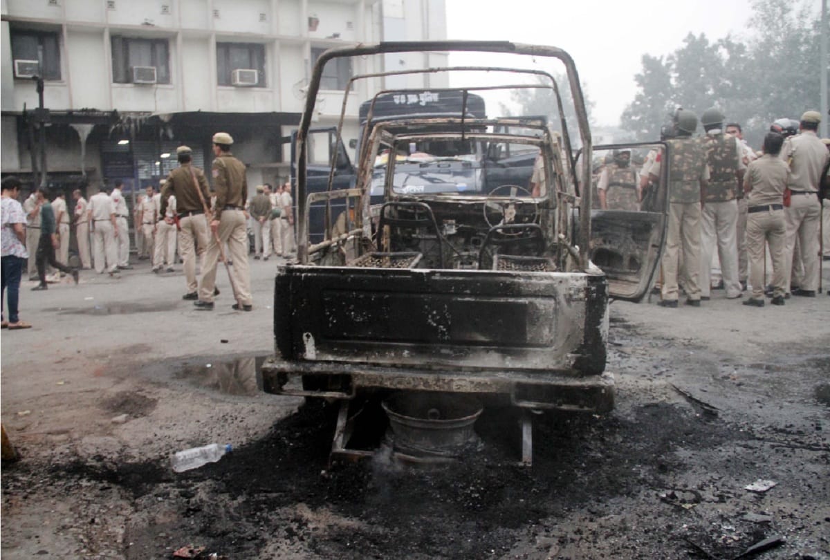 Tis Hazari Court: Clash between police-lawyers, eight lawyers and 20 policemen injured