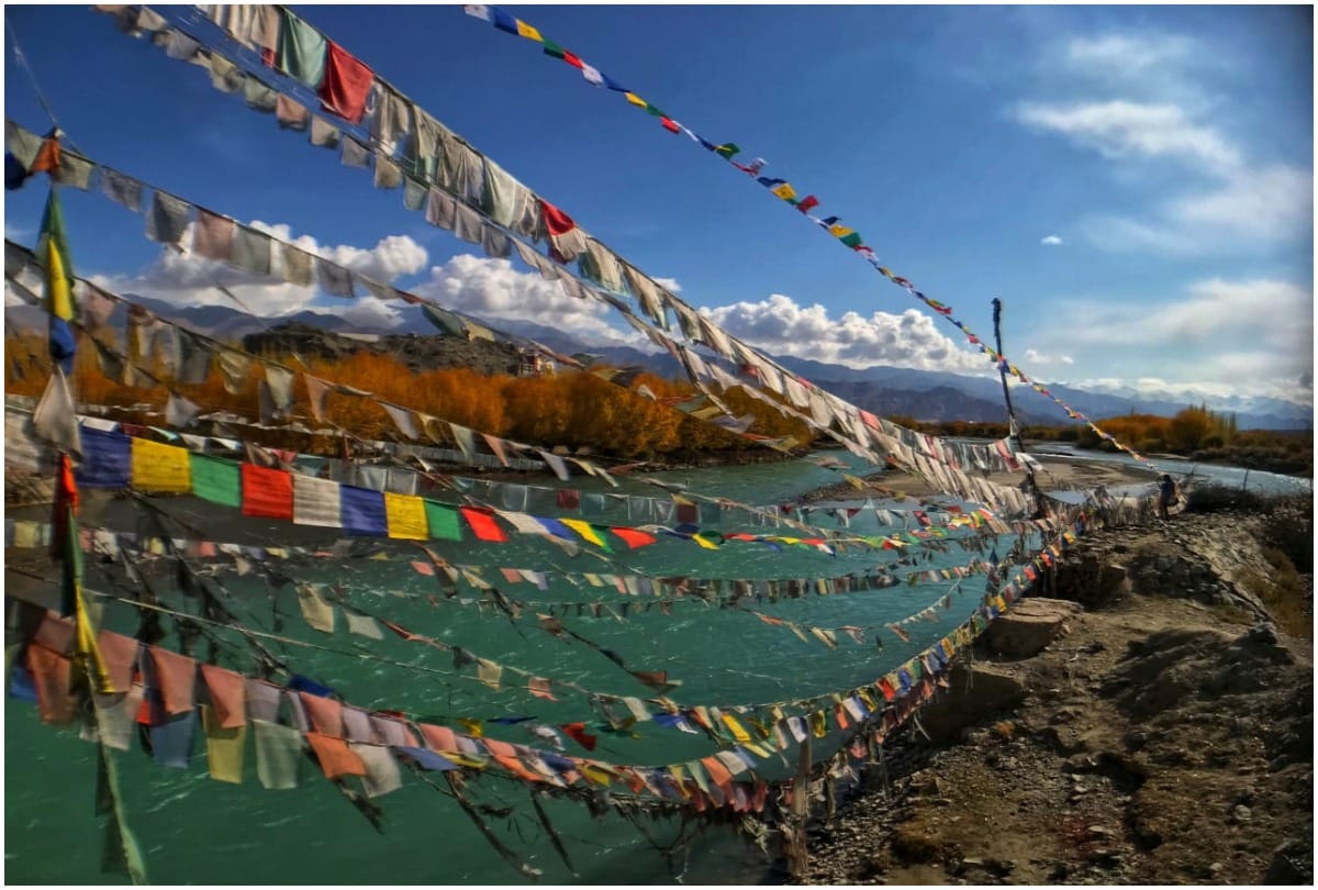 know about ladakh lifestyle, language and religious