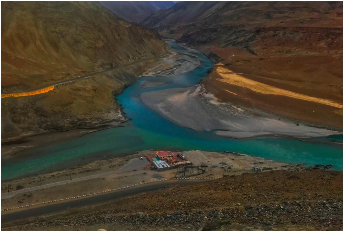 know about ladakh lifestyle, language and religious
