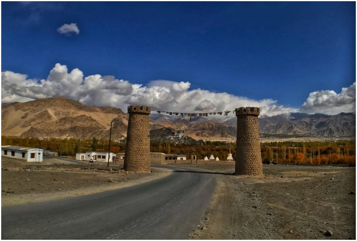 know about ladakh lifestyle, language and religious