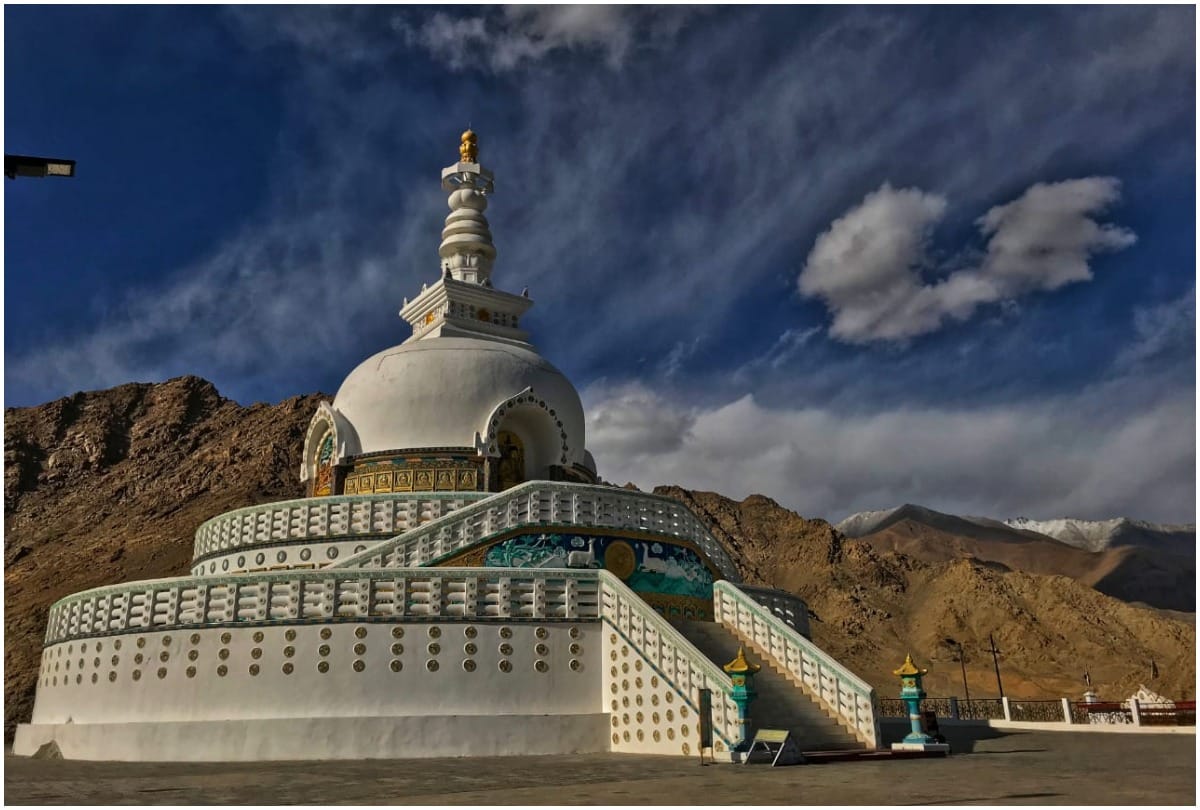 know about ladakh lifestyle, language and religious