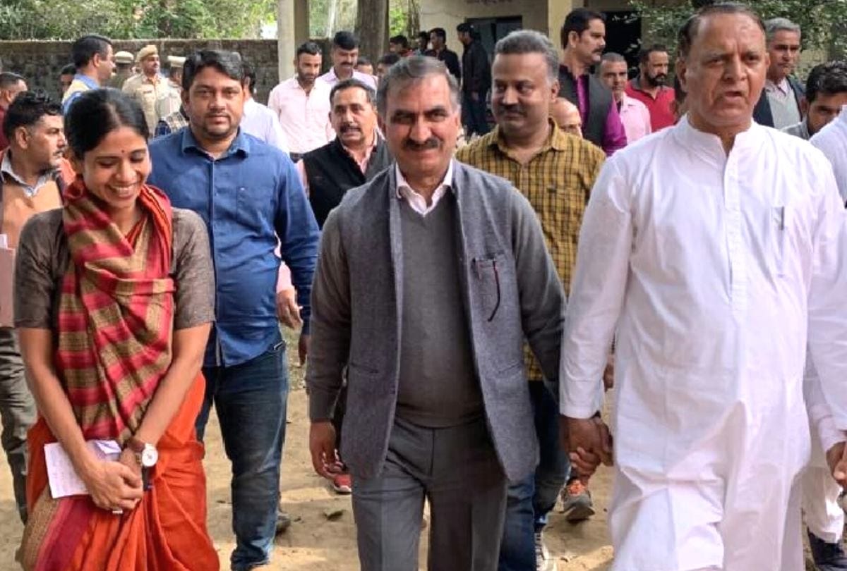 IPH Minister ordered to suspend panchayat secretary at Mandi janmanch.