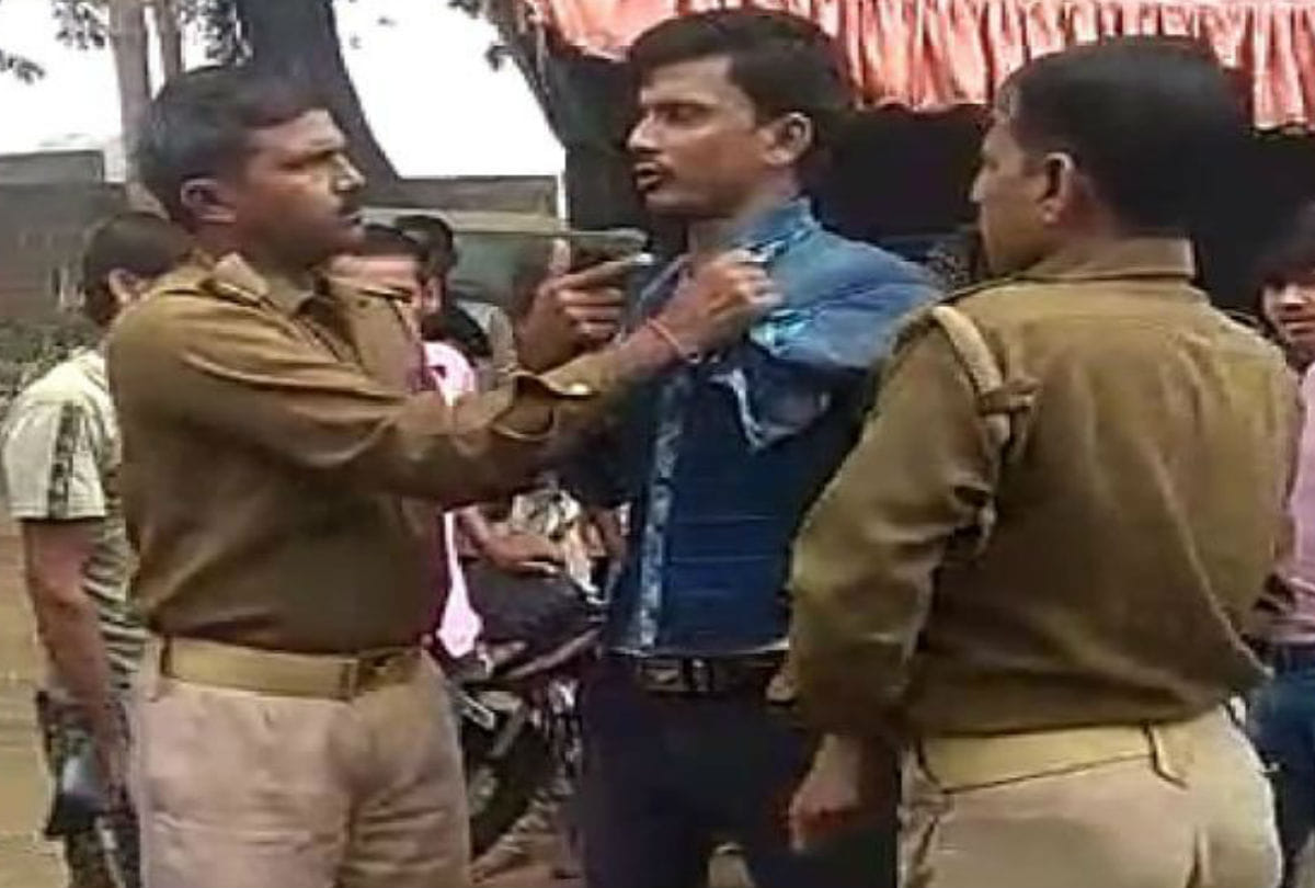 Dispute of Man and police Infront of Thana Viral Video Mainpuri News