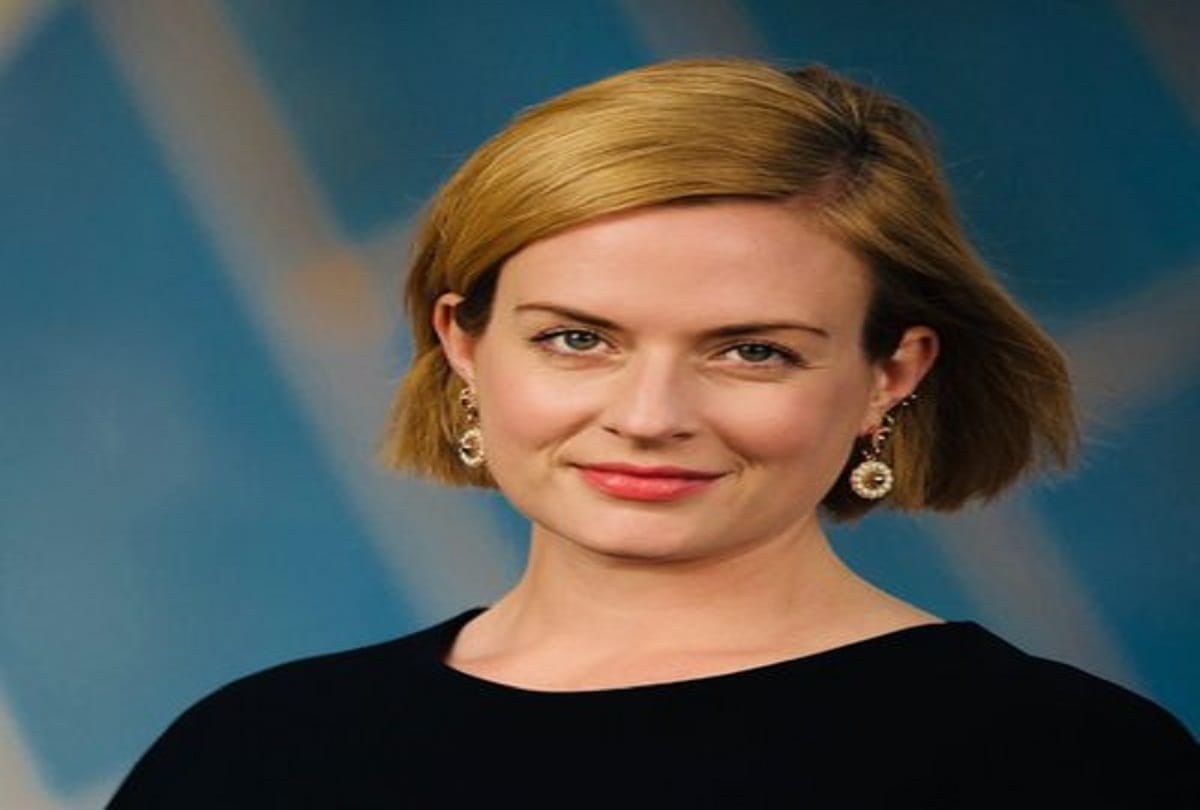 Australian woman journalist Siobhan Heanue stucked at Delhi airport, Air India apologized
