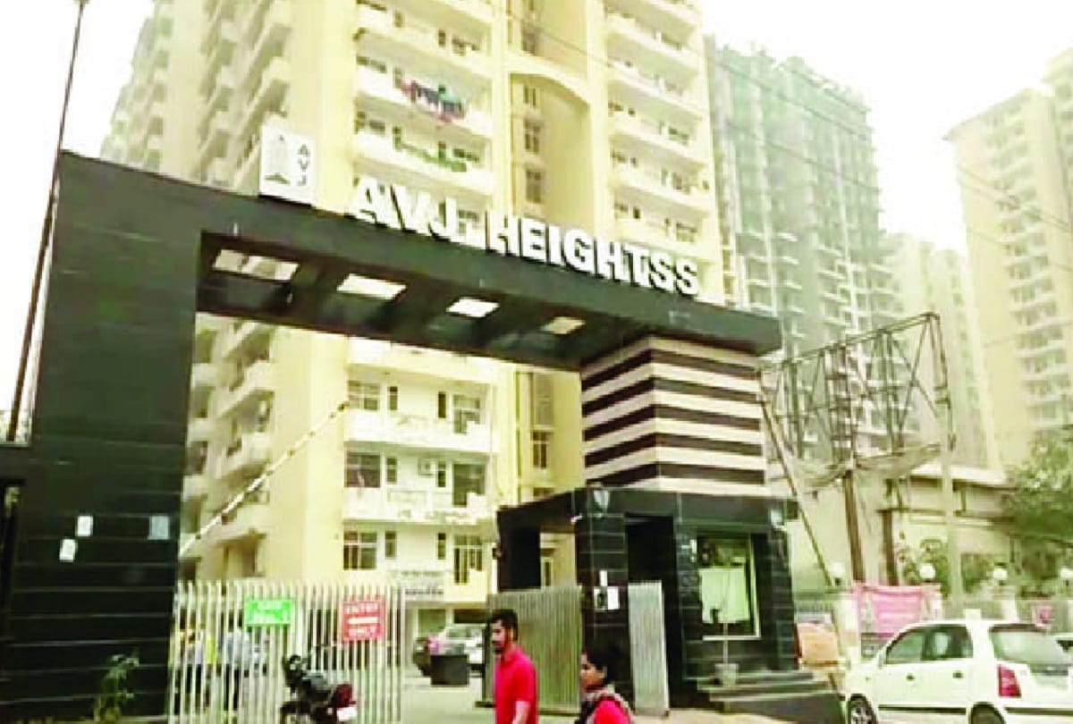 Woman killed and thrown from 18th floor in greater noida