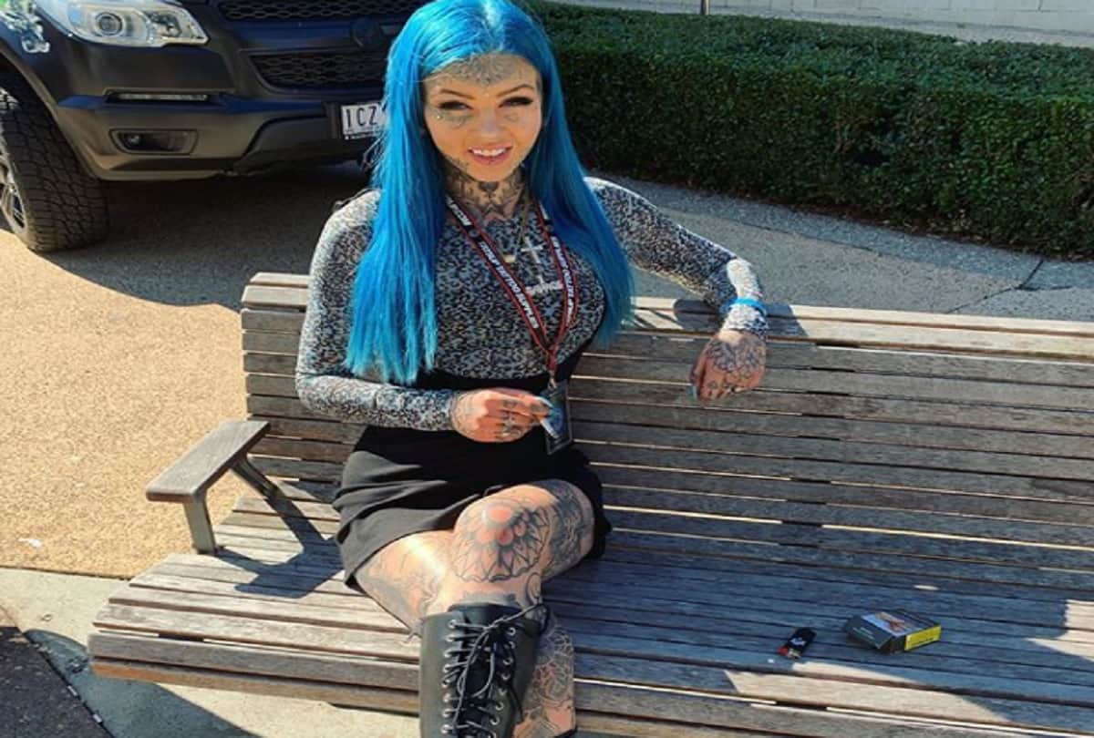 Dragon girl goes blind for three weeks after getting excruciating blue tattoos on her eyeballs