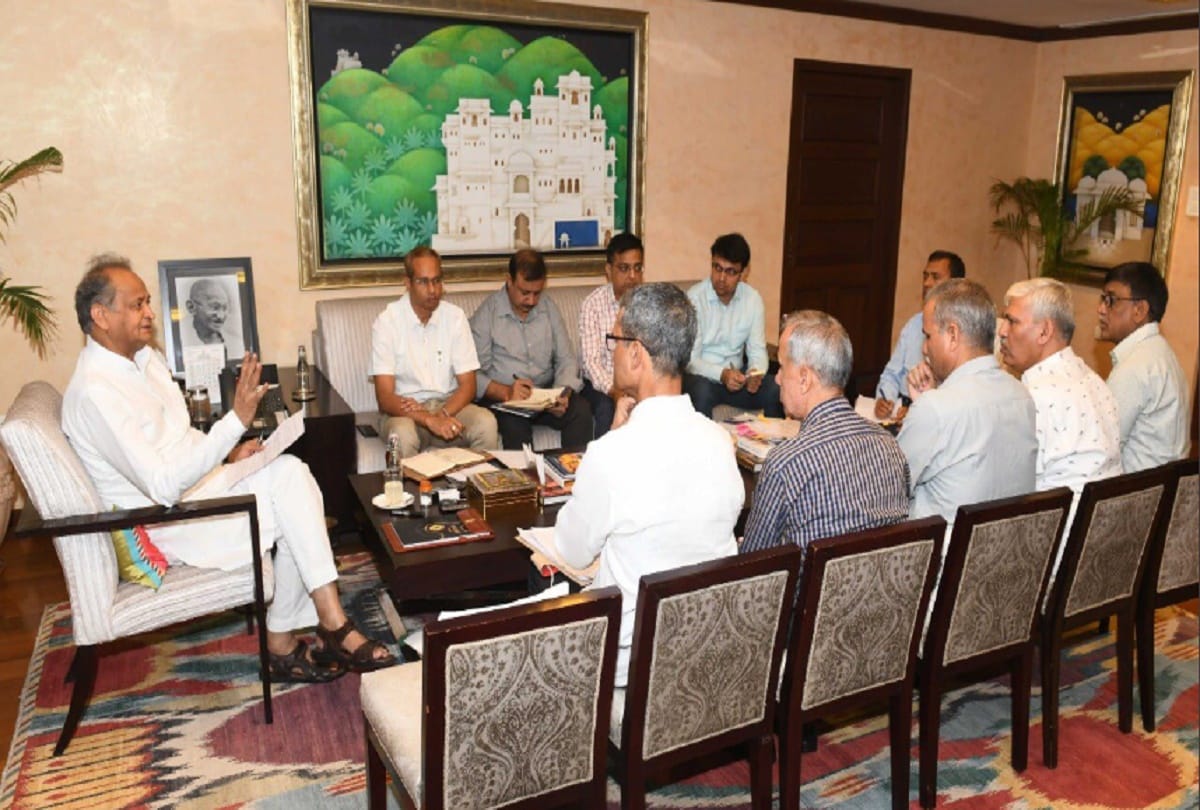 cm gehlot said in meeting, encourage good work, take strict action against careless and corrupt