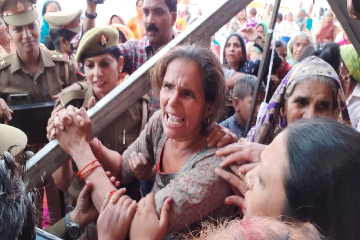 Women has ruckus in Chief Minister yogi Rally at Baghpat district of Uttar Pradesh