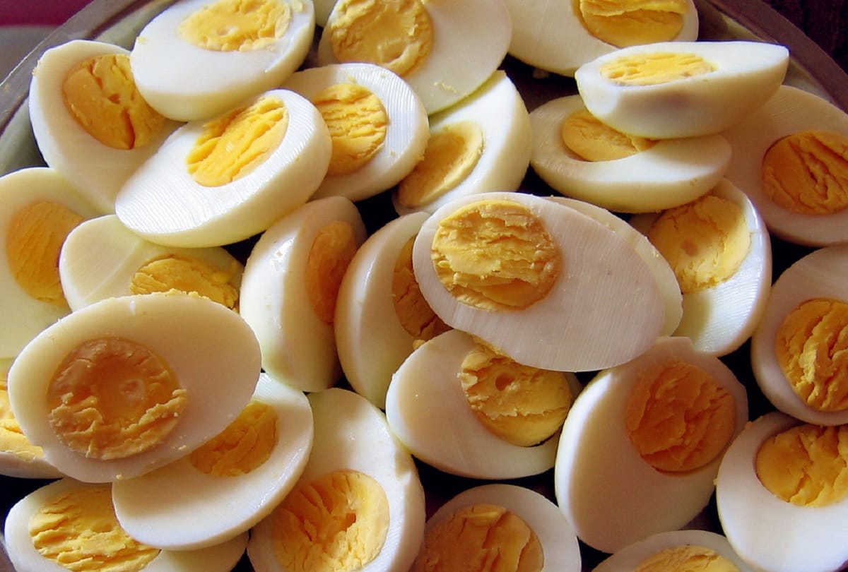 Cholesterol in Eggs How Are Eggs Good for Your Heart Know Facts in Hindi