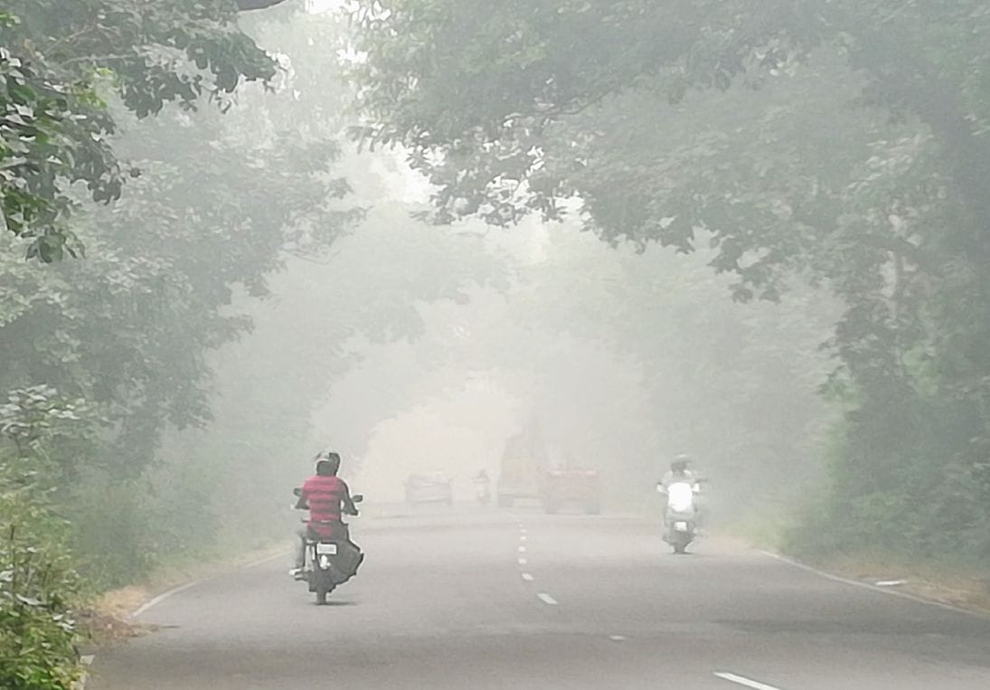 itching in eyes, problem in breath due to heavy smoke