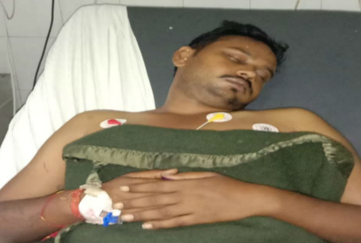 UP police officer save injured man life by blood donate in agra