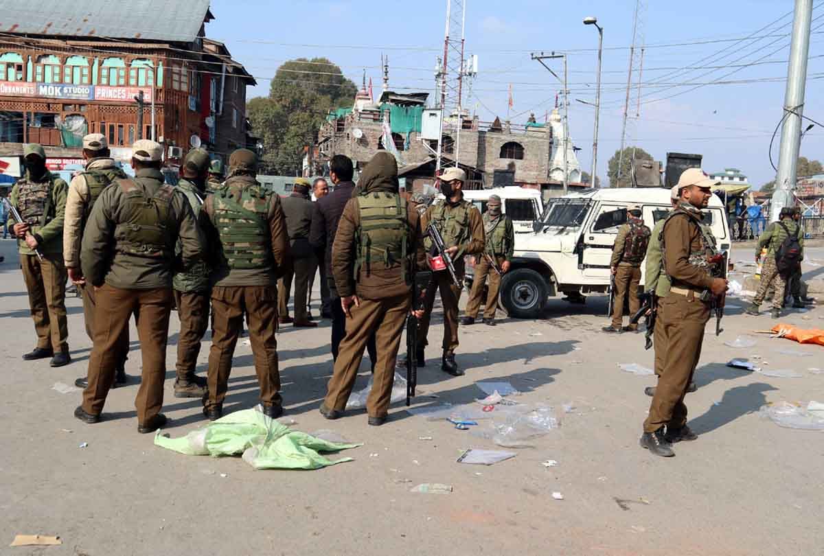 38 Injured and one dead In Grenade Attack In Market On Maulana Azad Road In Srinagar Kashmir