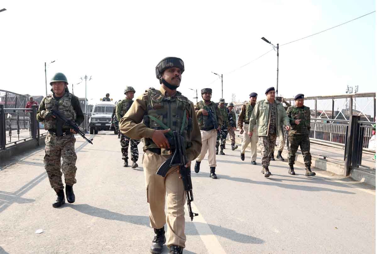 38 Injured and one dead In Grenade Attack In Market On Maulana Azad Road In Srinagar Kashmir