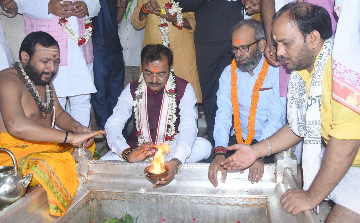 Deputy cm keshav prasad maurya statement on priyanaka gandhi