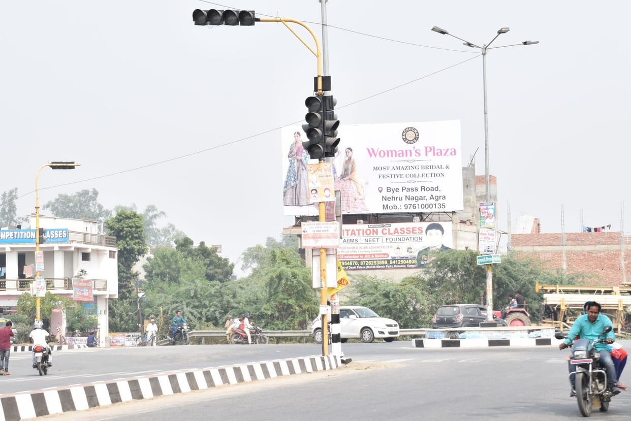 traffic signal in mainpuri