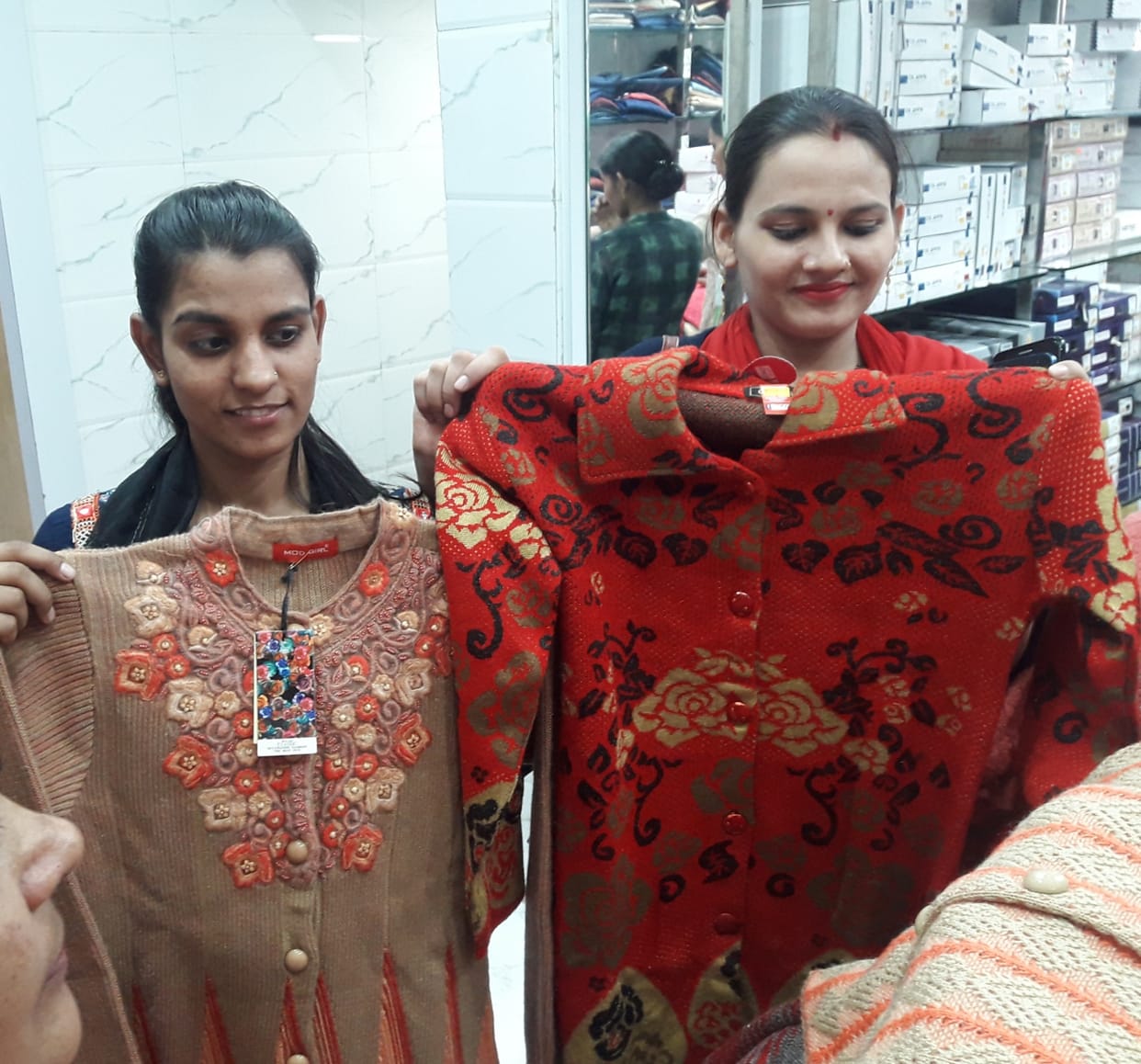 Winter came, markets started to be decorated with warm clothes