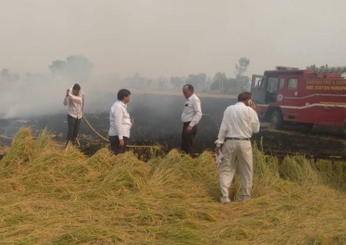 sdm turned around and extinguished the fire of the burning straw
