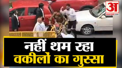 after tis hazari court lawyers beaten police cop in saket court of delhi