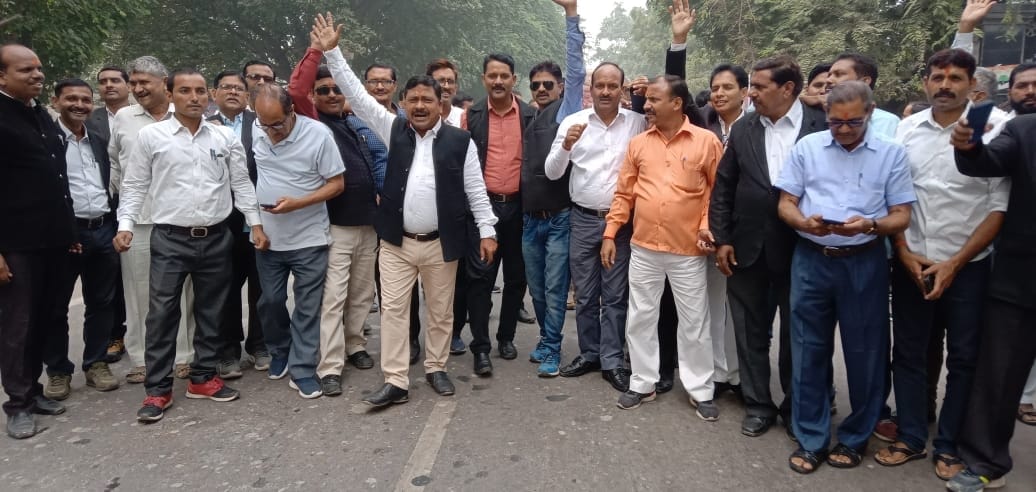 adovcate demostration against delhi case
