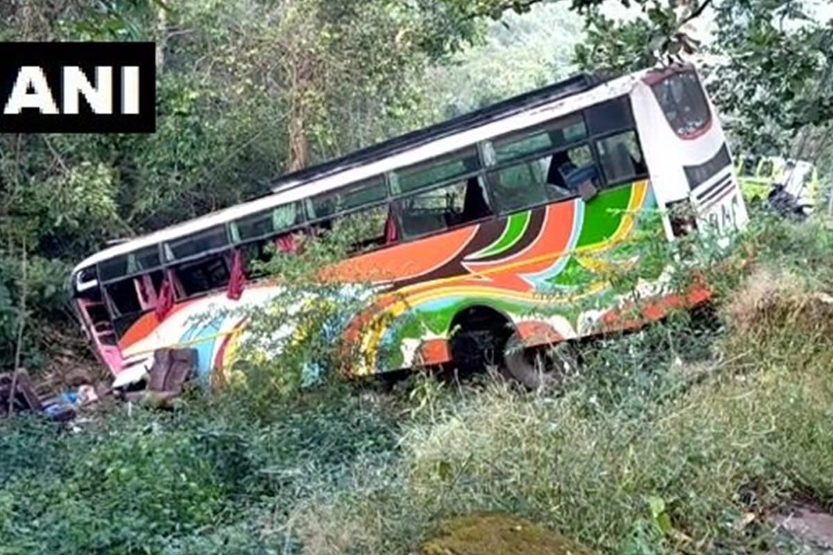 many people dead and several injured on old Pune-Mumbai highway as bus driver lost control