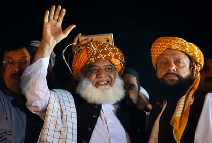 Pakistani government nervous with Azadi March, Maulana Diesel has been sued